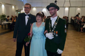Präsident Jörg Martens mit Danny und Janina